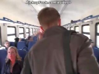 Beguiling naivka fucked s dva kohúty