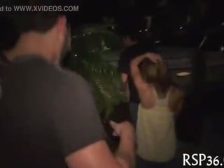 法律 年龄 damsel fuckfest 覆盖 在 附带
