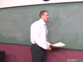 Ýaşlar with naruçnik kaley hilton gets her amjagaz fucked hard in the klass