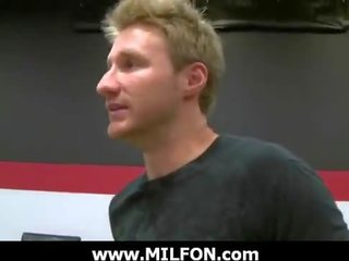 Eccellente milf ottenere inchiodato da desiring predatore 7