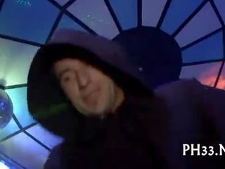 母狗 發現 小 刺 在 俱樂部