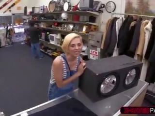Sedusive blondinė pupytė gauna jos putė hammered iki shawns didžiulis phallus