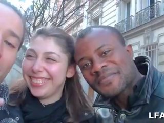 Une libertine coquine nous montre коментар elle suce син mec