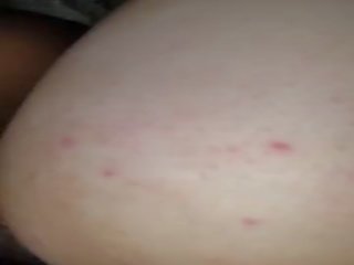 Великий сідниці вигнутий над