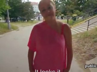 Недосвідчена - ххх відео в публічний місце