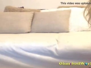 สวย quirky camgirl การเล่น ด้วย เธอ ถุยน้ำลาย