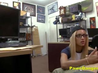 কামানো পাছা সাদা femme fatale sucks এবং হ