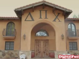 女學生聯誼會 女同志 狂歡 welcomes 男生 成 他們的 事