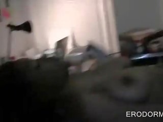 Pořádný vysoká škola krása dostane chňapnout bouchl v kolej pokoj gangbang