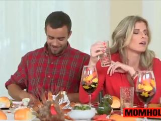 Матуся cory погоня має жеребець для ебать для thanksgivning