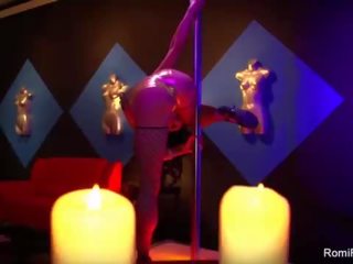 Romi ýagyş stripper pole