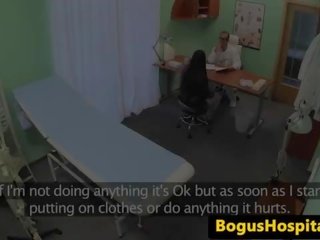 Bigtitted bolnik pussypounded s zdravstveno moški