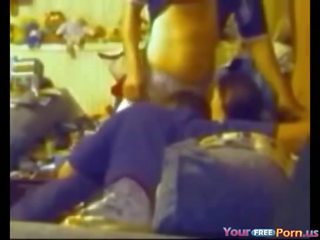 2 orang yang membosankan juveniles spitroast sebuah perempuan kecanduan seks remaja