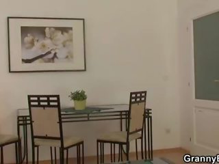 Він чубчик її кошлатий отвір від за