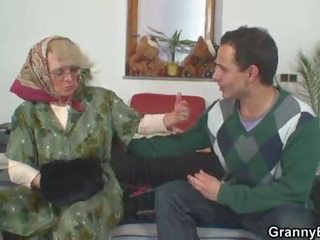 Тя угодно негов libidinous млад джонсън
