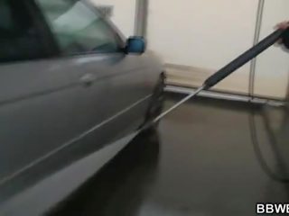 Він чубчик товстушка в в душ