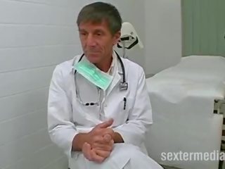 Specialist тройка с а малък teenie