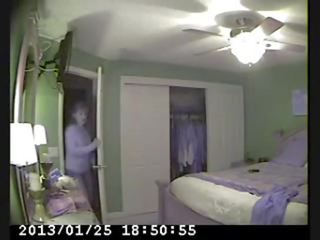 Escondido câmara em cama quarto de meu mãe apanhada groovy masturbação