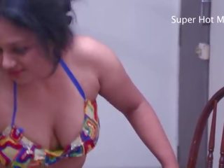 와 그만큼 하녀. 뜨거운 bhabhi