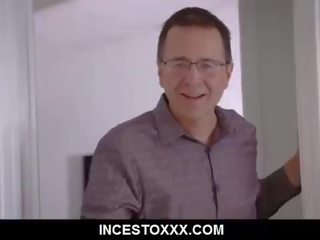 Su madre cumple aã±os y se ля folla