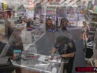 Tomyboy и gf получава наказани bya убождане