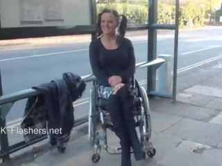 Paraprincess ঘরের বাইরে বিলসন কাম এবং ঝলকানি wheelchair ঘনিষ্ঠ দেবী দেখাচ্ছে