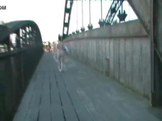 Çişik amateurs jemagat öňünde flashing