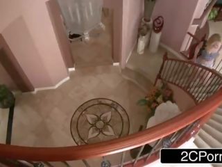 Tinedyer dakota james discovers na kanya malaki utong madrasta courtney cummz ay a kalye dalagita
