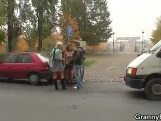 Babičky šlapka zachce mladý knoflíček