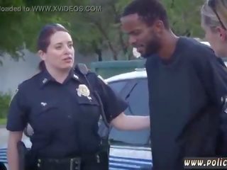 Danny d 警察 第一 时间 我们 是 该 法 我的 niggas, 和 该 法 需求