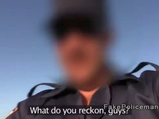 偽 警官 ととも​​に 巨大な メンバー ファック 歌姫 上の ザ· ビーチ