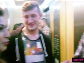 Holky noc ven turns na orgie s nepříjemný chlápci na the lůžko