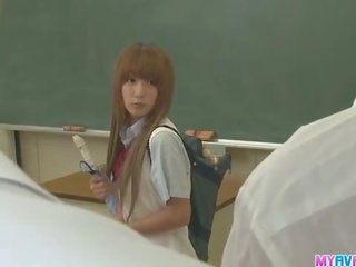 二 男孩 他媽的 sana 緊 孔 在 類