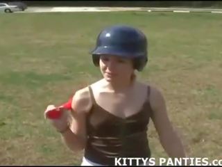 18yo 猫咪 hunting 为 easter eggs 在 一 超短裙