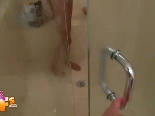 Грудаста темно playgirl користується rear ебать