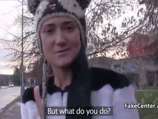 Срамежлив тийн чукане агент за пари в брой