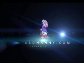 Oldnanny পুরাতন এবং প্রণয়ী হয় হস্তমৈথুন সঙ্গে grown-up খেলনা