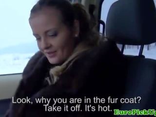 Tettona euro giovanissima raccogliere scopata in il auto
