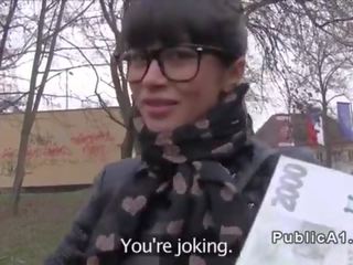 Красуня російська студент чубчик в публічний