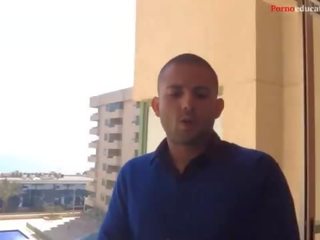 Te enseã±amos como oğul unos genitales masculinos circuncidados y una felaciã³n