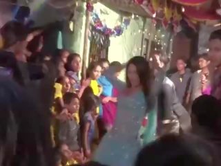 Bade 球 wala hijra 在 绿色 连衣裙 巨大 舞蹈 3