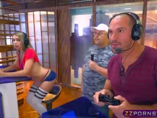 青少年 金发 gamer 小鸡 乱搞 上 gamer vid 舞台