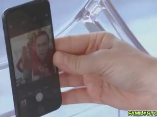 Райлі почав дразнением її stepbros putz до його жорсткий для заповнити в її вологий манда