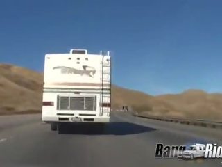 金发 女学生 在 一个 惊人 面包车 狂欢