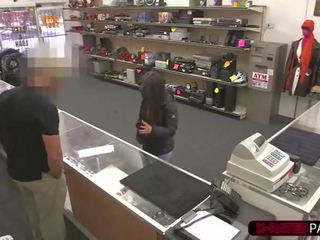 Brunetė lesbietiškas thieves gauna prigautas ir vienas pakliuvom iki shawn