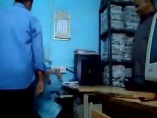 India wanita memiliki x rated video di kantor