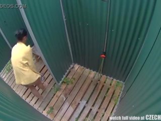 捷克语 褐发女郎 隐 凸轮 在 公 水池