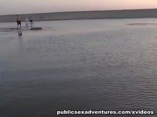 Špinavý video na the pláž s tlustý obličejový