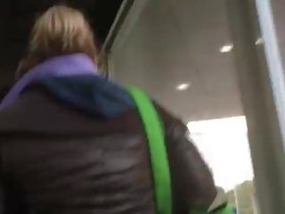 Tocando sebuah jaqueta de nilon marrom da gordinha pt 1