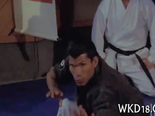 Manis mendapat dibor keras